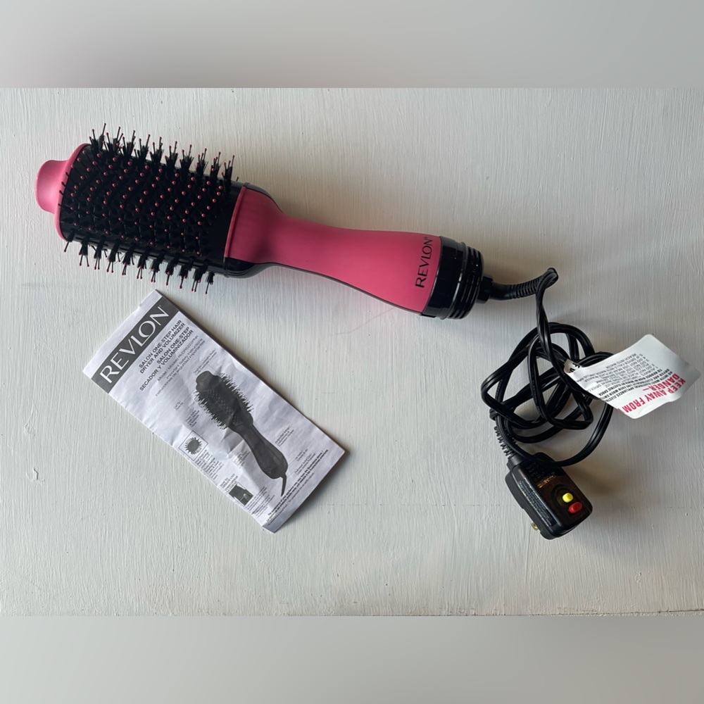 Revlon One-Step Hair Dryer And Volumizer